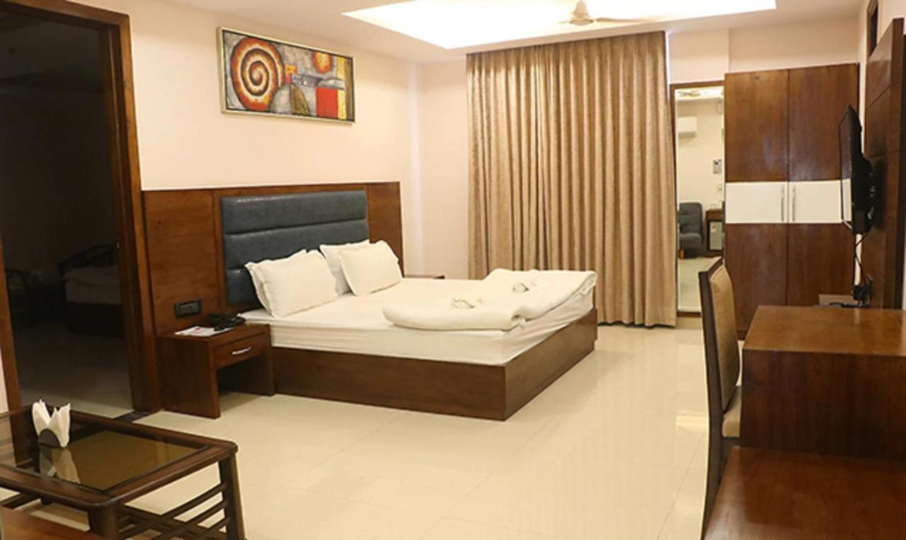 Fabhotel Mid Town Grand بانتشكولا المظهر الخارجي الصورة