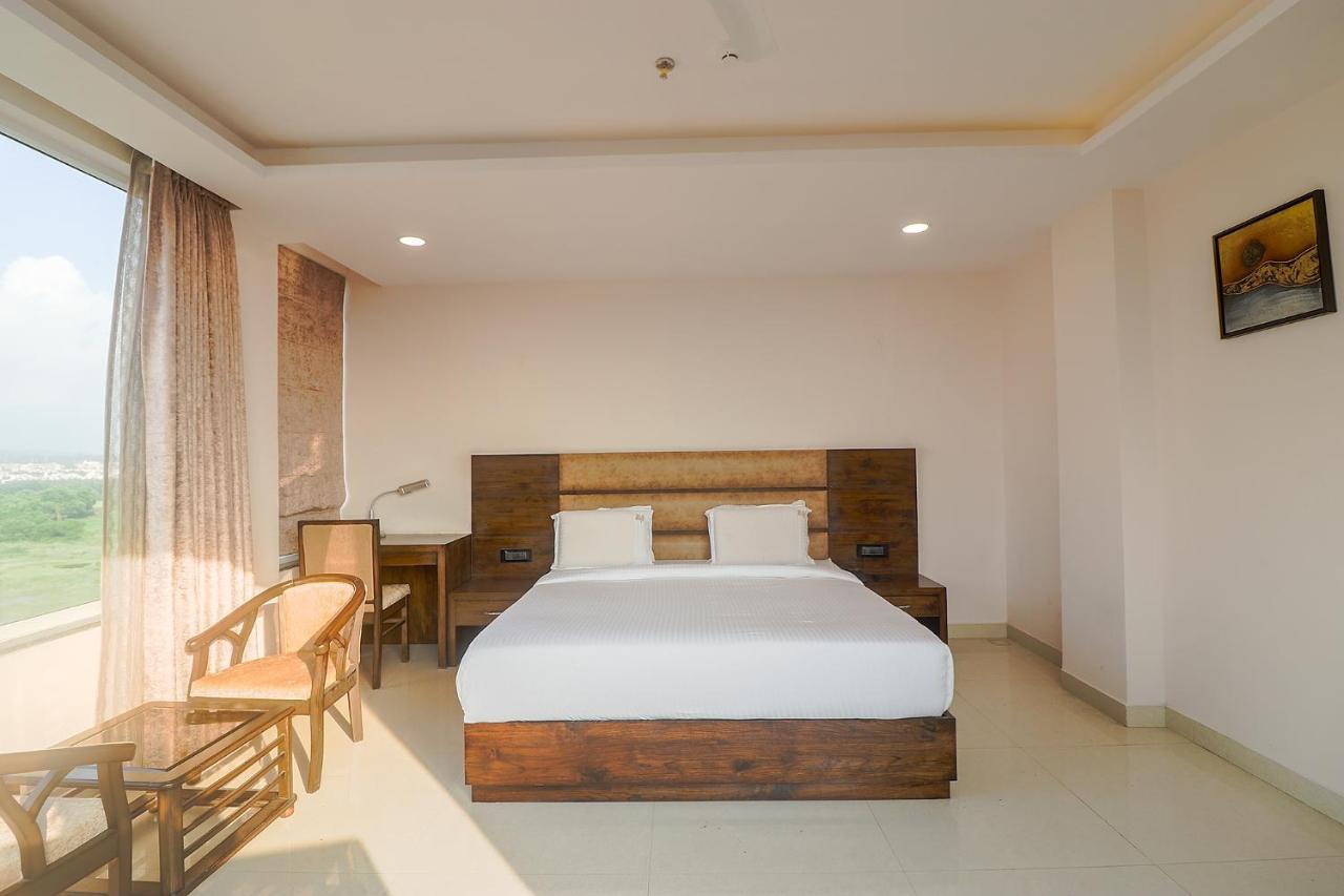 Fabhotel Mid Town Grand بانتشكولا المظهر الخارجي الصورة