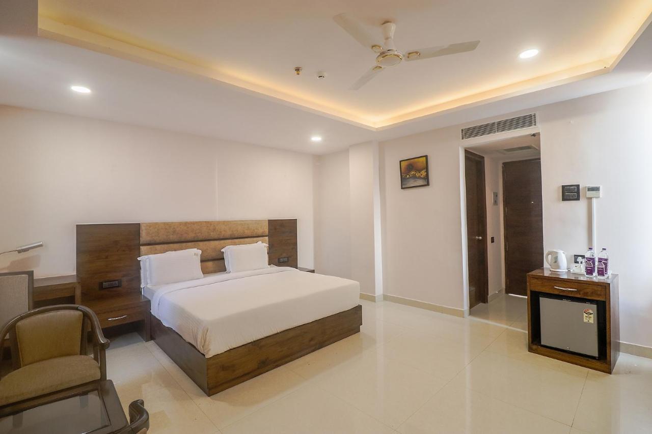 Fabhotel Mid Town Grand بانتشكولا المظهر الخارجي الصورة