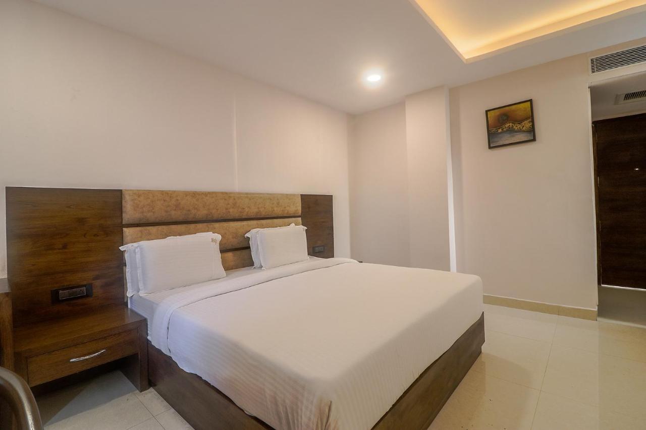 Fabhotel Mid Town Grand بانتشكولا المظهر الخارجي الصورة