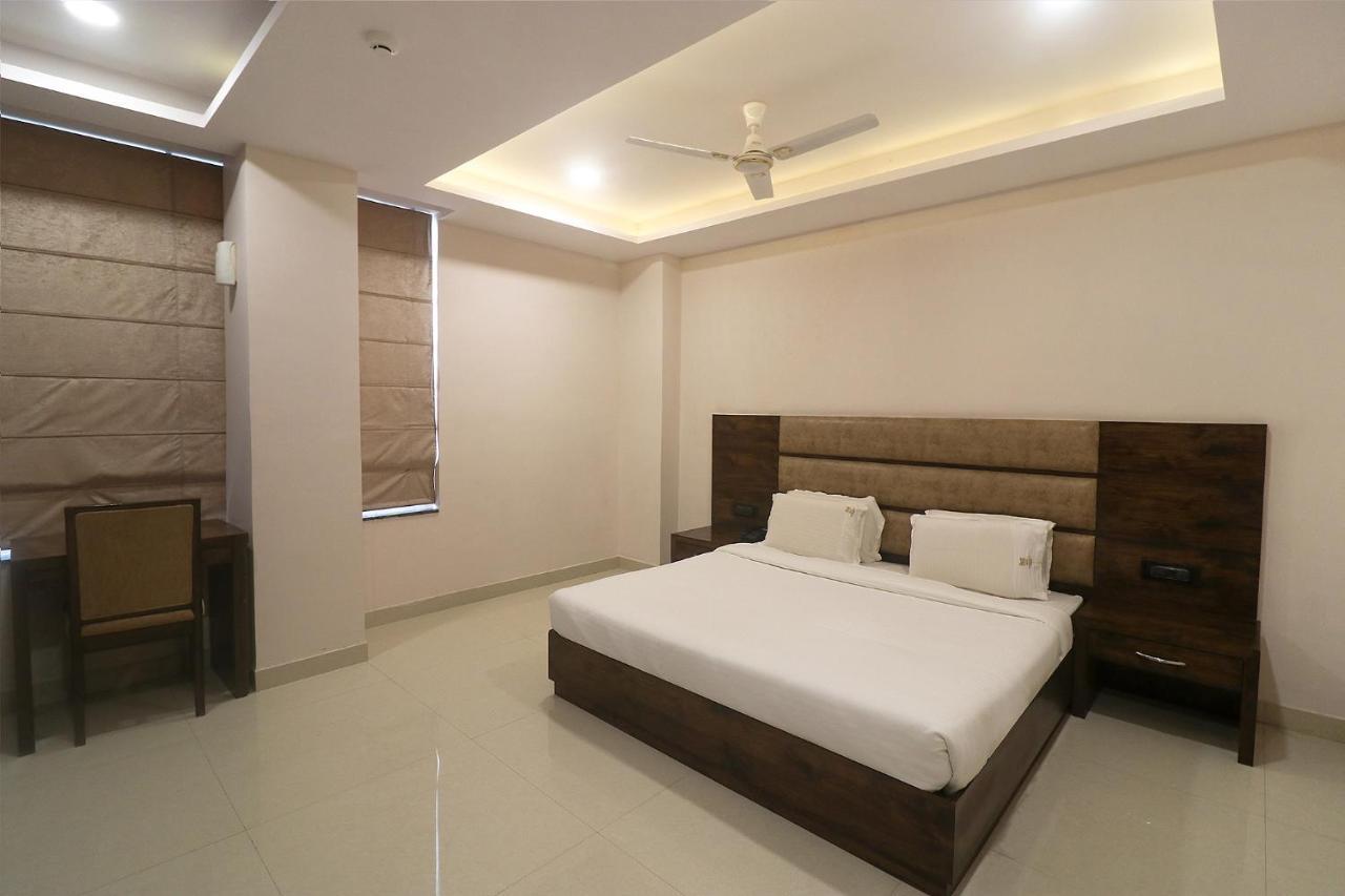 Fabhotel Mid Town Grand بانتشكولا المظهر الخارجي الصورة