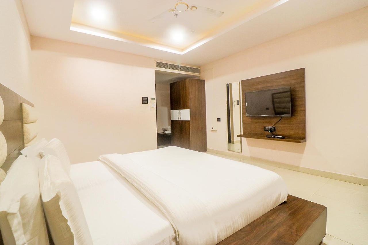 Fabhotel Mid Town Grand بانتشكولا المظهر الخارجي الصورة