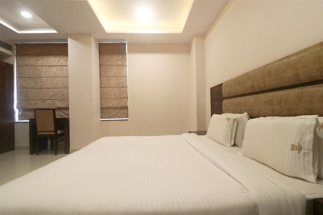 Fabhotel Mid Town Grand بانتشكولا المظهر الخارجي الصورة