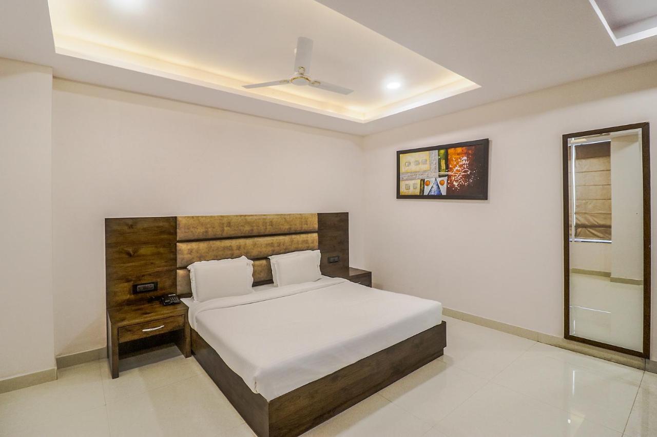 Fabhotel Mid Town Grand بانتشكولا المظهر الخارجي الصورة