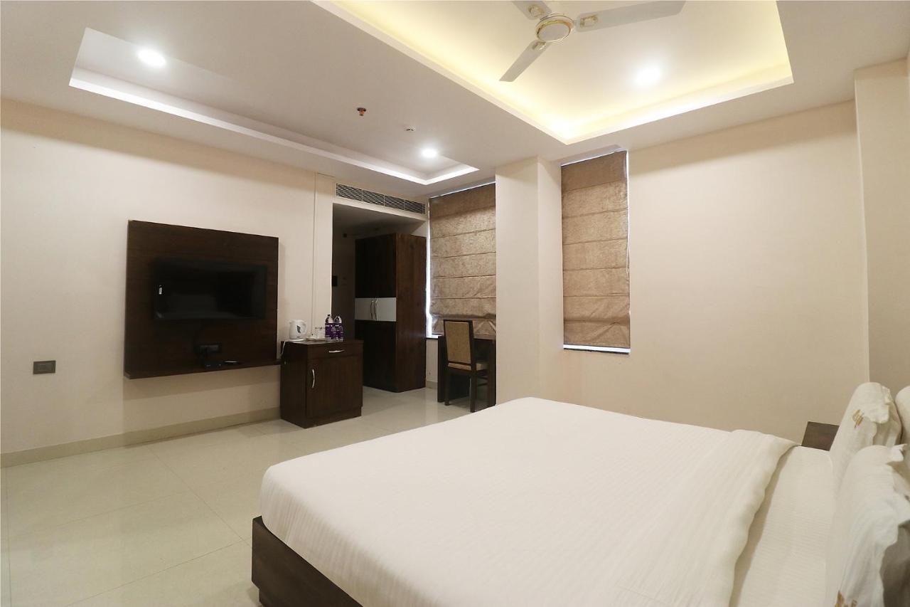 Fabhotel Mid Town Grand بانتشكولا المظهر الخارجي الصورة