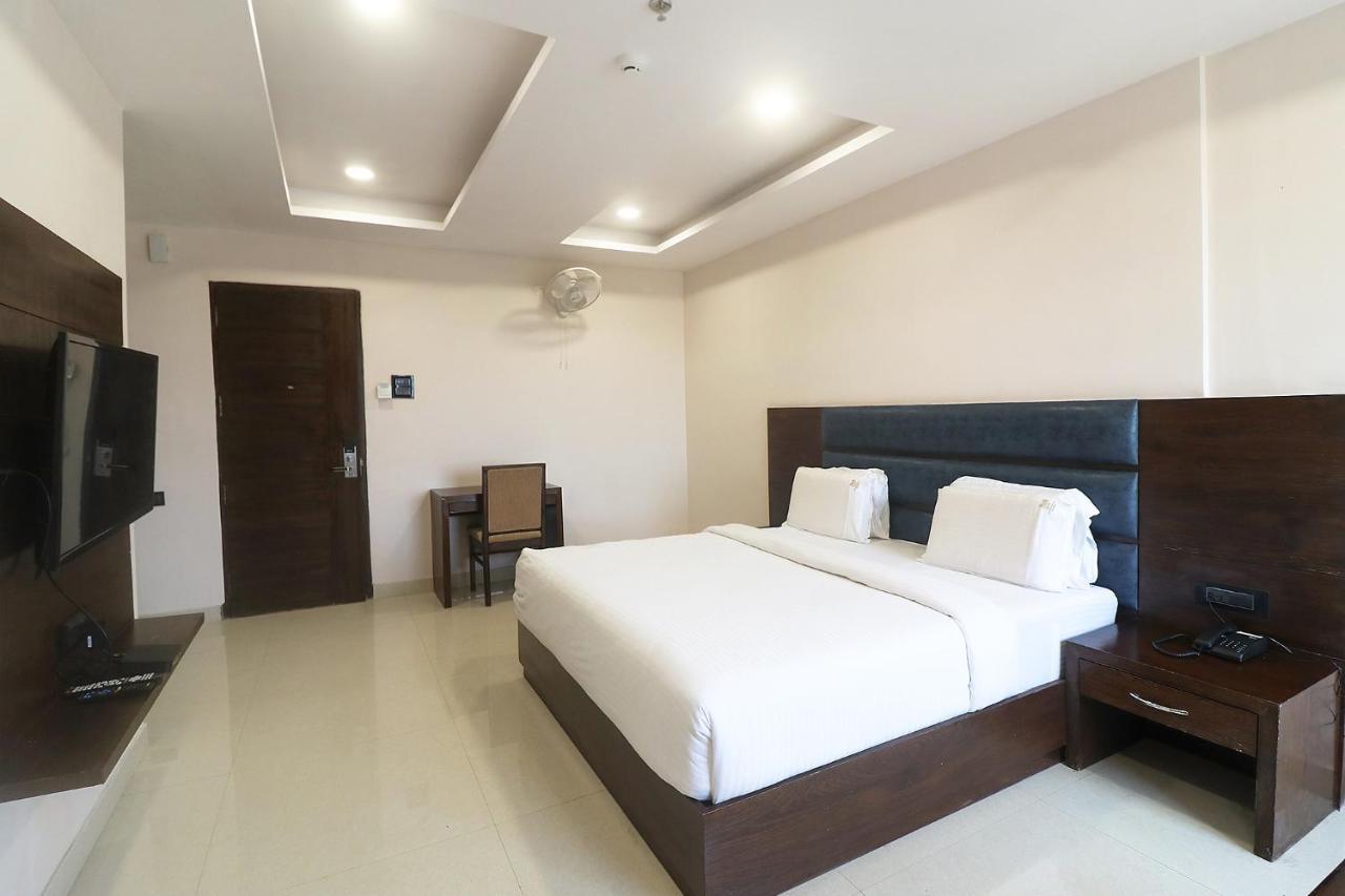 Fabhotel Mid Town Grand بانتشكولا المظهر الخارجي الصورة