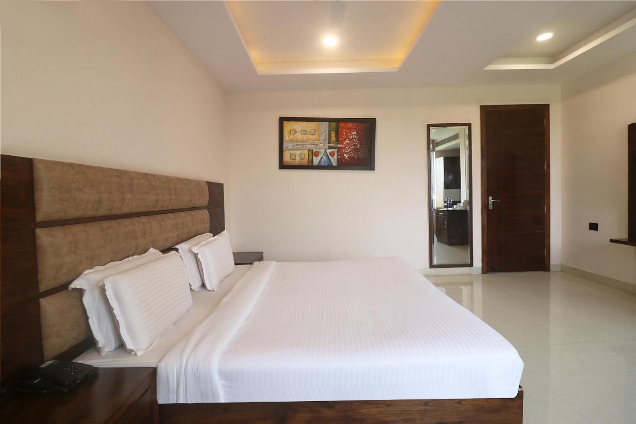 Fabhotel Mid Town Grand بانتشكولا المظهر الخارجي الصورة