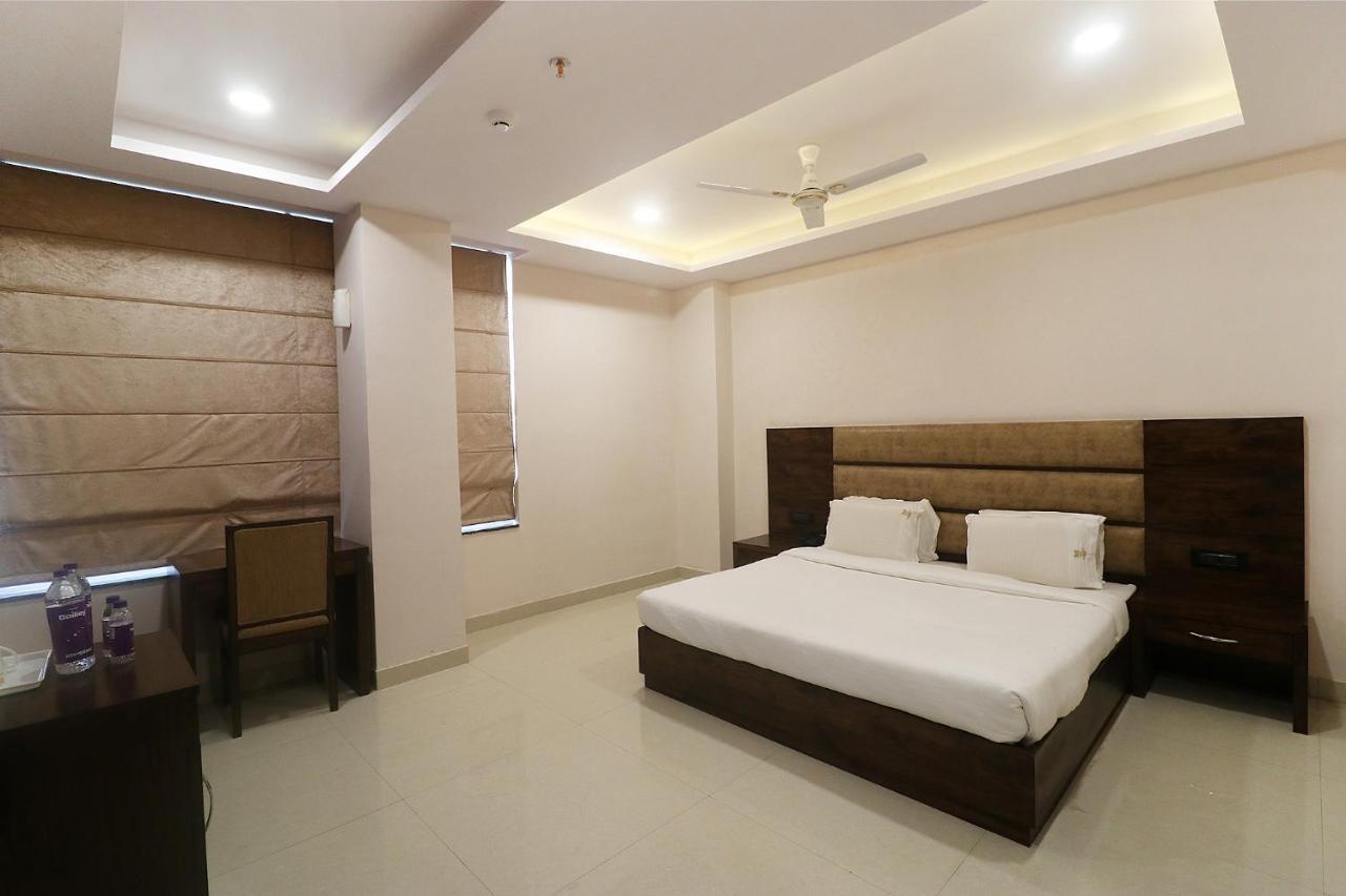 Fabhotel Mid Town Grand بانتشكولا المظهر الخارجي الصورة