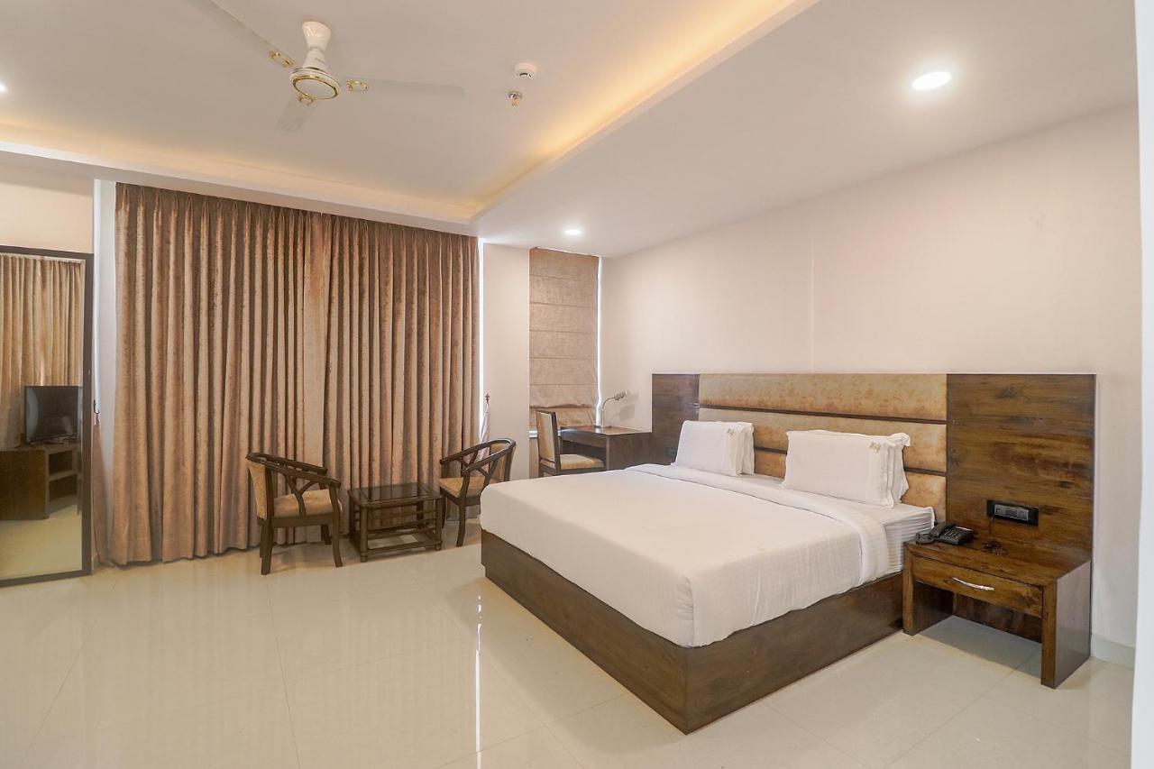 Fabhotel Mid Town Grand بانتشكولا المظهر الخارجي الصورة
